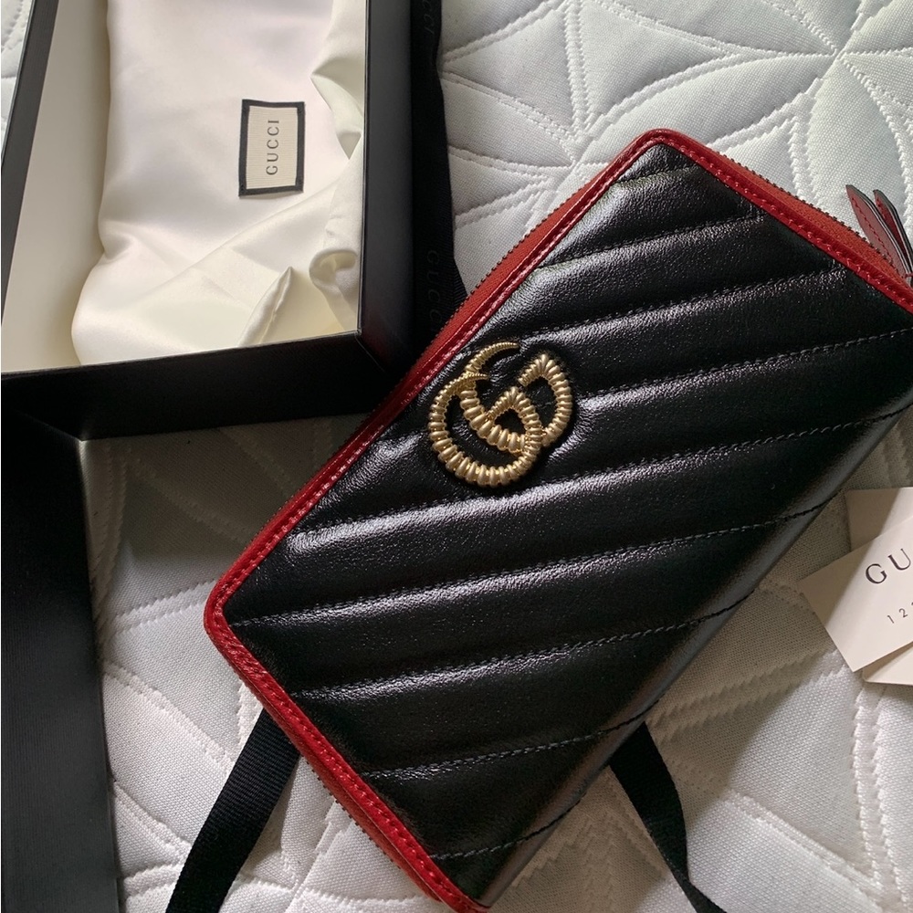 Gucci GG Marmont zip-around wallet with chevron detailing - limited edition!